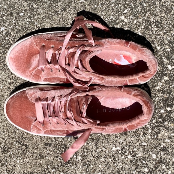 Madden Girl Velvet Star Sneakers Size 7 - Picture 7 of 16